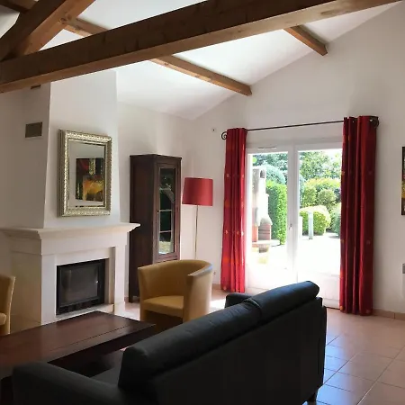 In With Golf & Pool Access Hébergement de vacances *