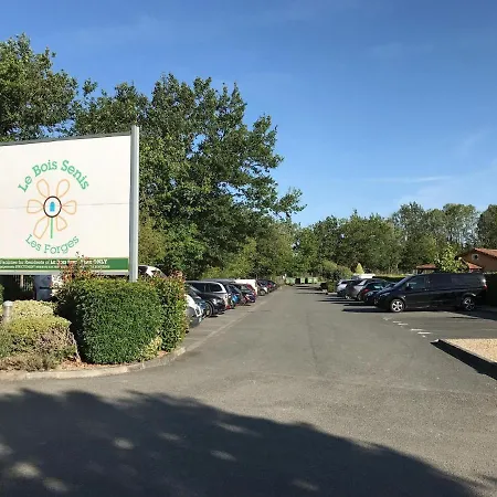 In With Golf & Pool Access Hébergement de vacances Les Forges (Deux-Sevres)