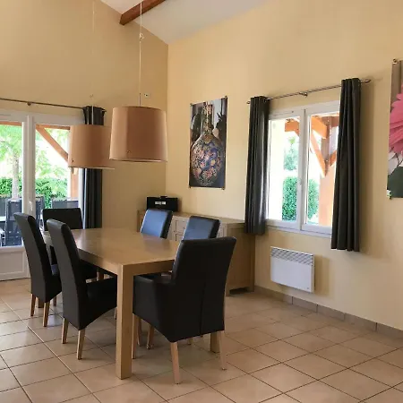 Σπίτι διακοπών In With Golf & Pool Access Les Forges (Deux-Sevres)