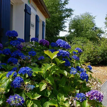 Σπίτι διακοπών In With Golf & Pool Access Les Forges (Deux-Sevres)