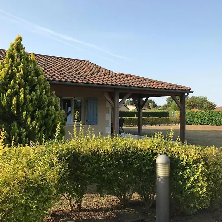 Σπίτι διακοπών In With Golf & Pool Access Les Forges (Deux-Sevres)