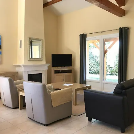 In With Golf & Pool Access Hébergement de vacances *