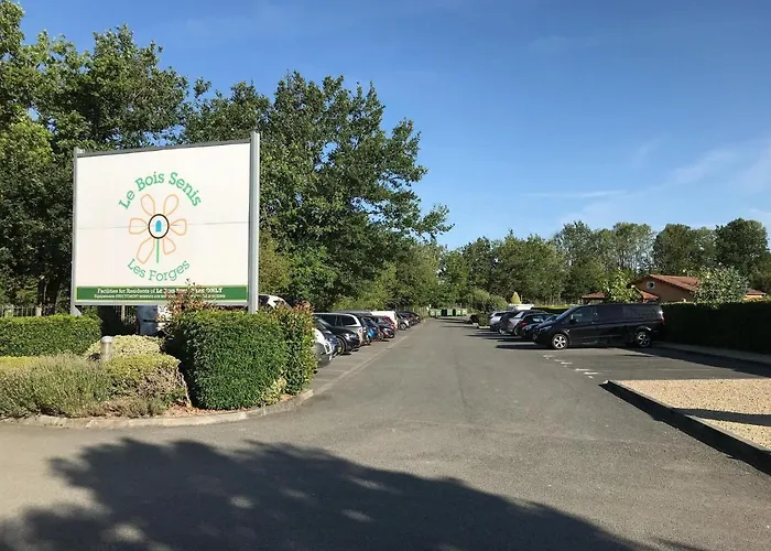 In With Golf & Pool Access Сasa de vacaciones Les Forges (Deux-Sevres)