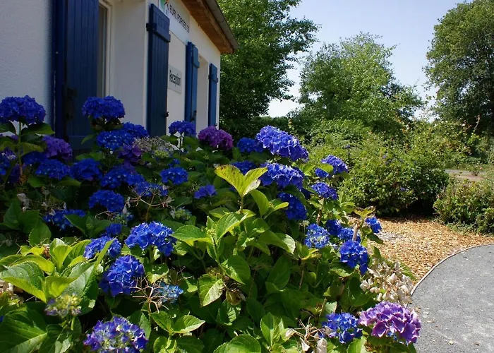 Сasa de vacaciones In With Golf & Pool Access Les Forges (Deux-Sevres)